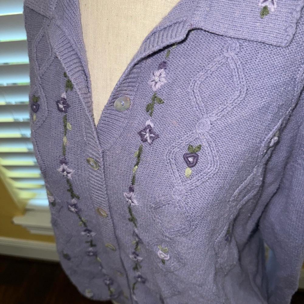 Vintage Alfred Dunner Lavender Floral Embroidered Cardigan - Picture 4 of 10